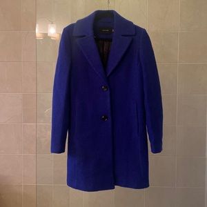Tahari coat… Ready for royalty in this beautiful, deep royal blue jacket.